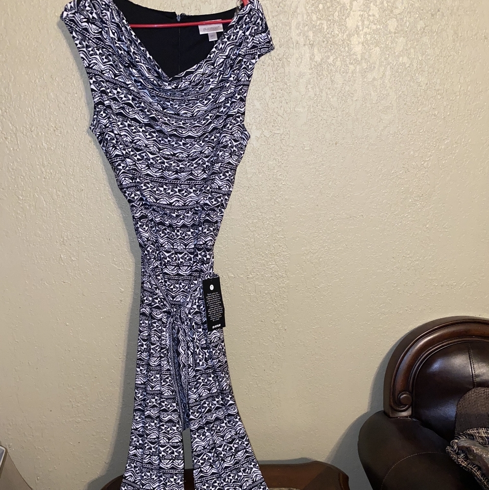 Dresses - Picture 4 of 4